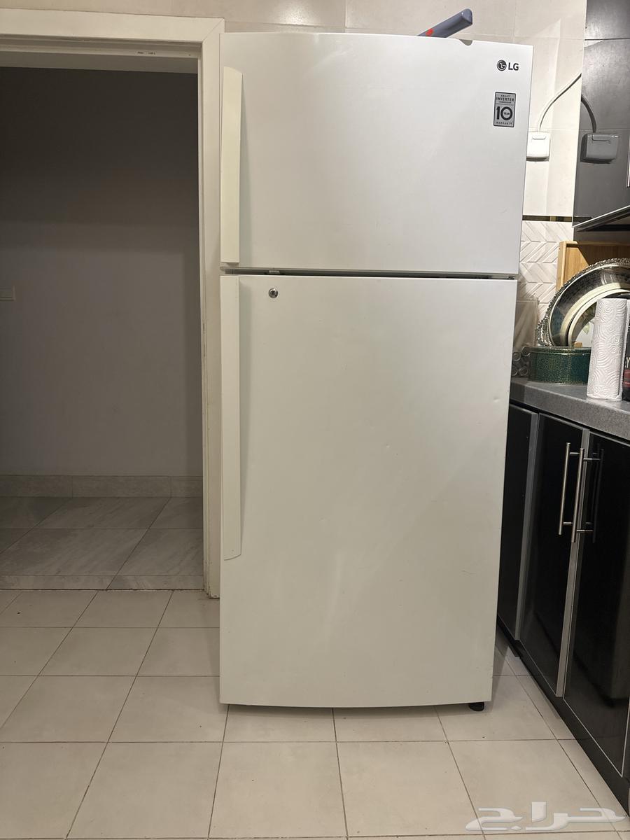 ثلاجة LG كبيرة بحالة جيد64394841420930110