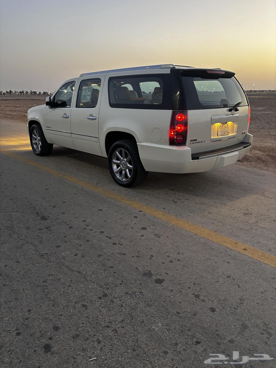 Yukon XL 2011, top condition.64538091946626112