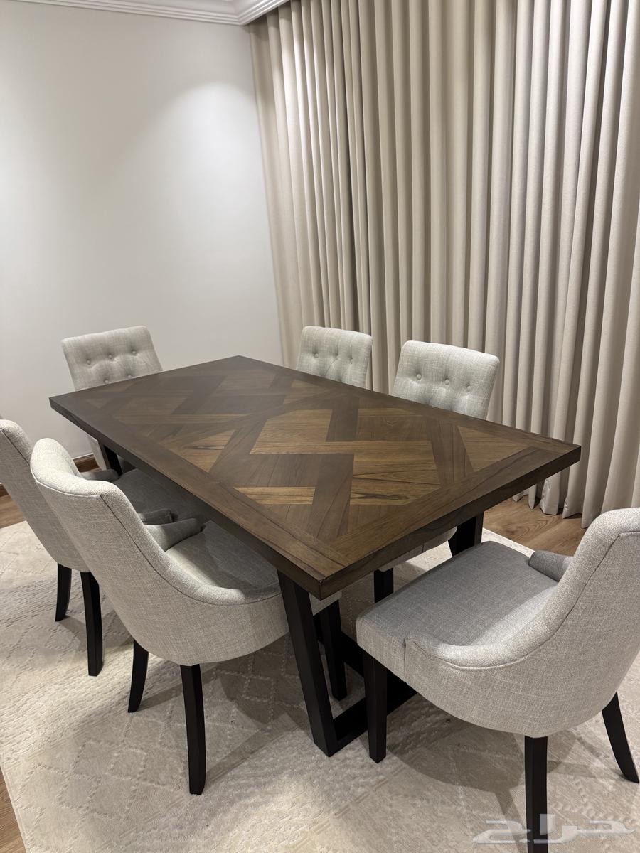 Dining table64393832588290110