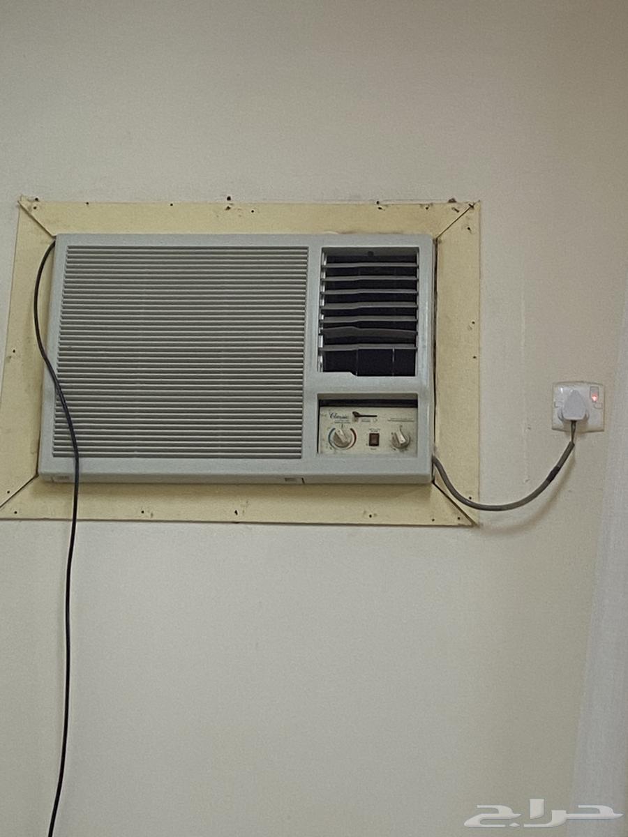 Air conditioners, serving tables, and service items64398506801795112