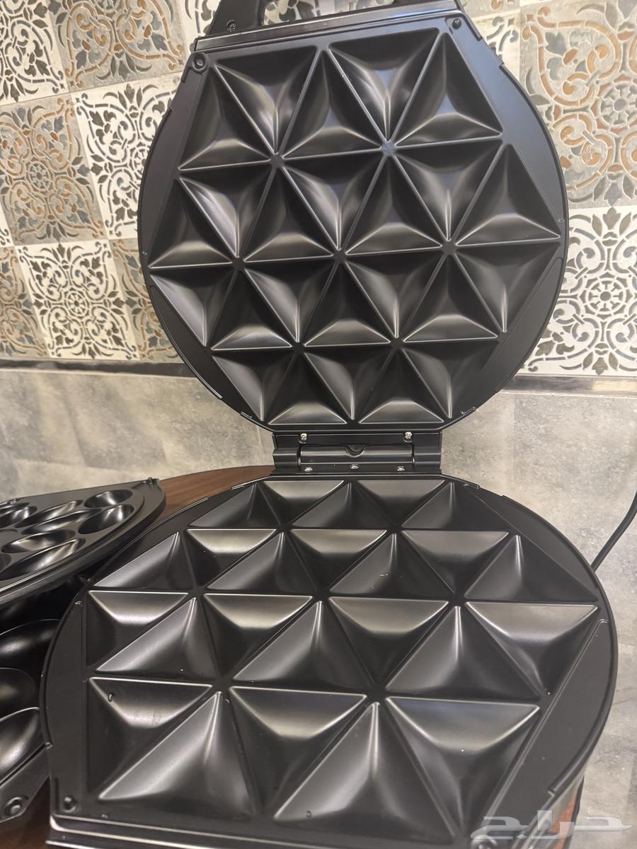 Josie and Sambosa Maker Device64394923726338111