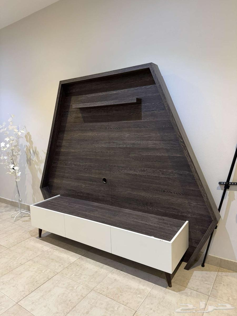 مكتبه للبيع شبه جديده خشب مبلغ الشراء 1700 البيع 80064392456594818111