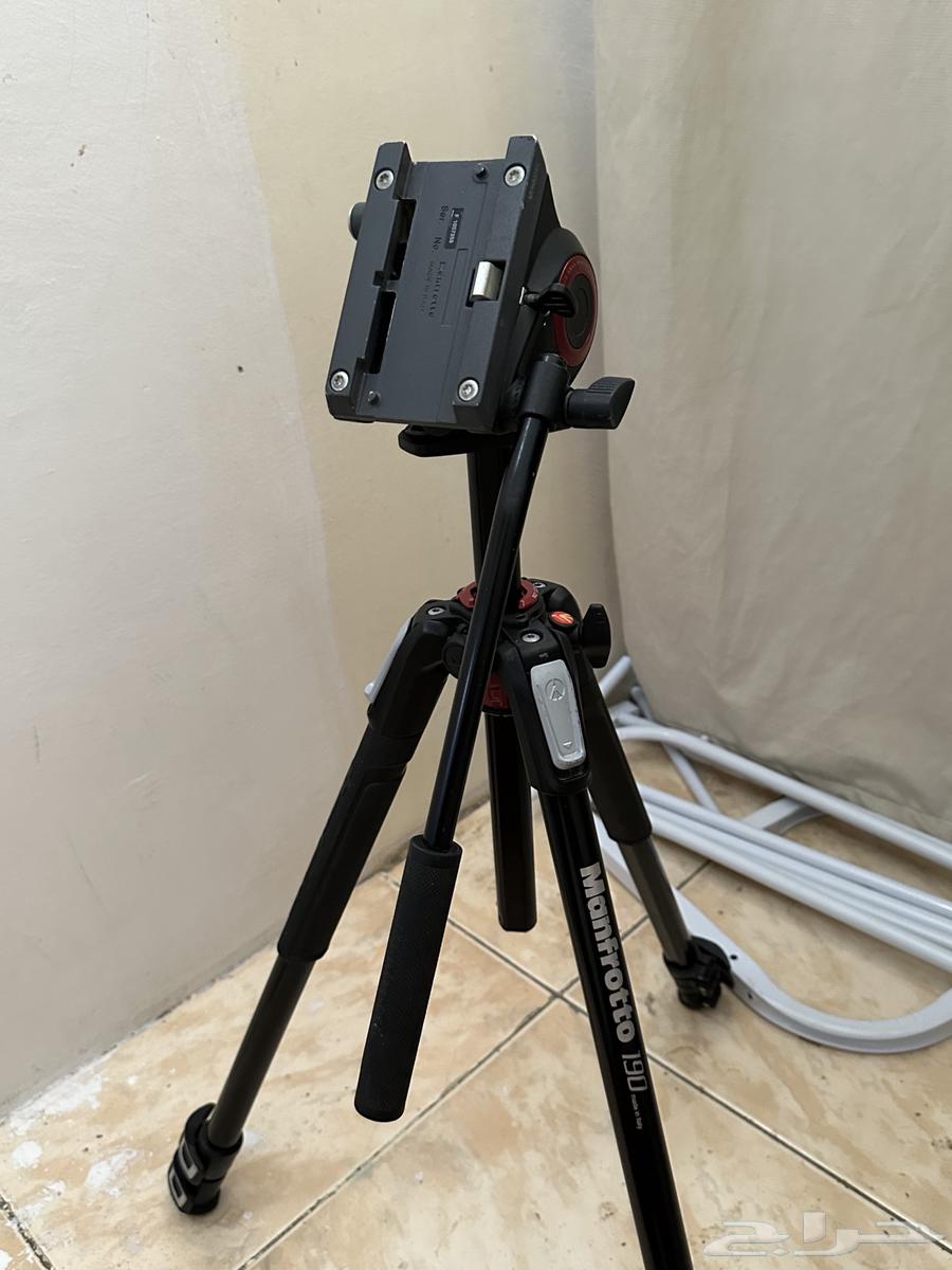 للبيع  ترايبود Manfrotto 190 pro 3 مع راس فيديو MVH500AH64395699860995110