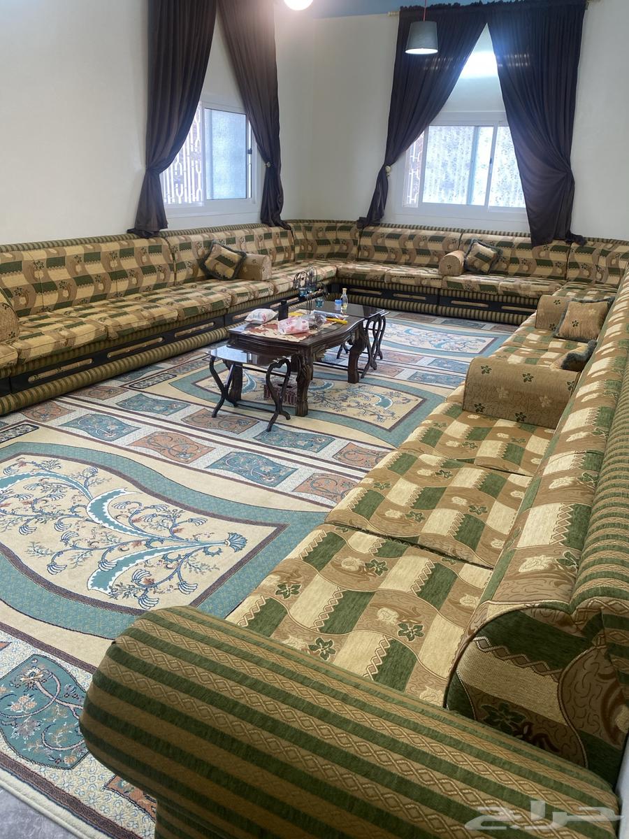 كنب مجلس بحالة ممتازة ( شبه جديد )64395629654659112