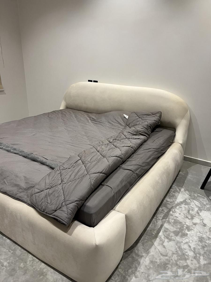 سرير للبيع شامل المرتبه والمرتبه جودتها عالية جدا وممتازه64398743883137111