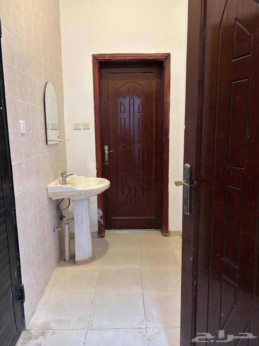 For sale, a rear ground floor apartment, ownership, Tabuk, Al-Rayyan neighborhood, 350 thousand63614094062209112