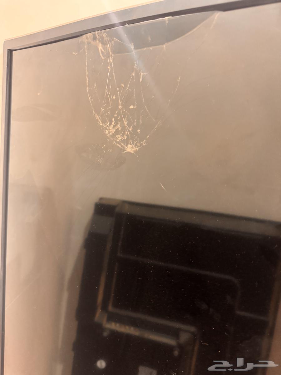 Broken screens for sale, two different sizes 55 and 4064401133266819114