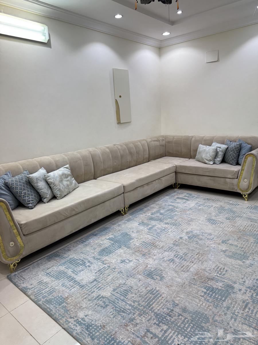 كنب نظيف مع السجاده للبيع اعلى سوم64392868349571111