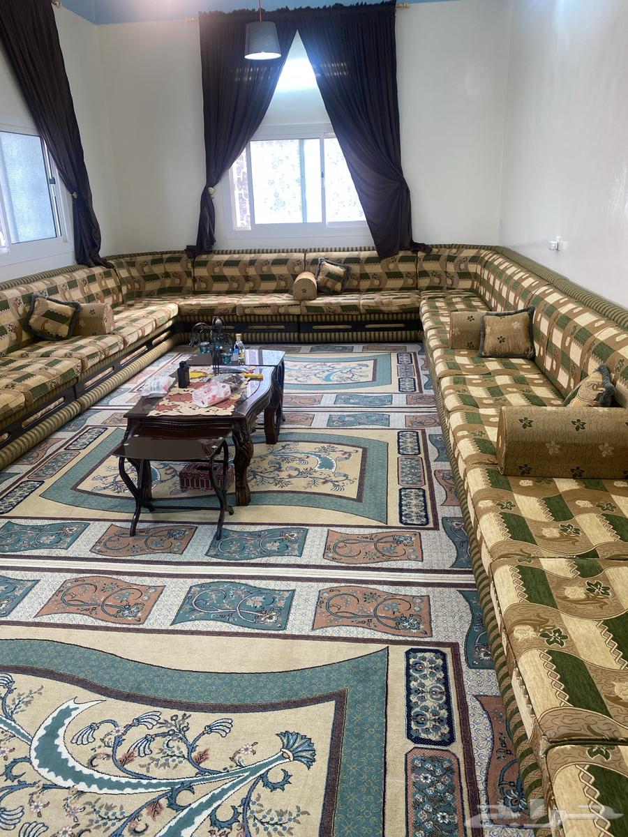 كنب مجلس بحالة ممتازة ( شبه جديد )64395629654659110