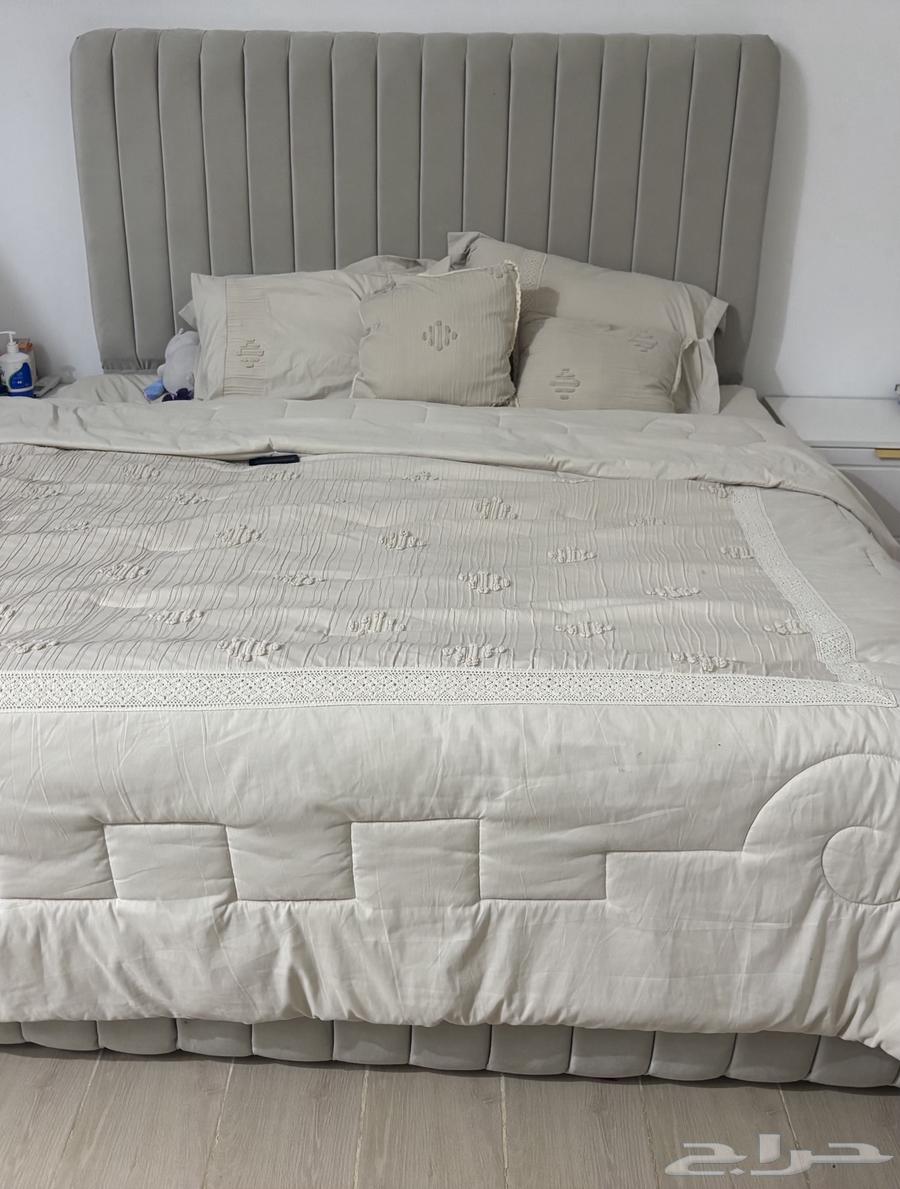 سرير و اسفنج للبيع حسب السوم64399078123905112