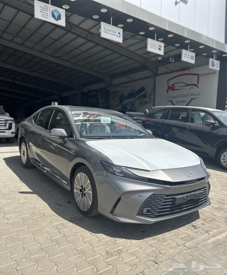 تويوتا   كامري LE هايبرد رمادي 125000 شامل الضريبة64541622748675111