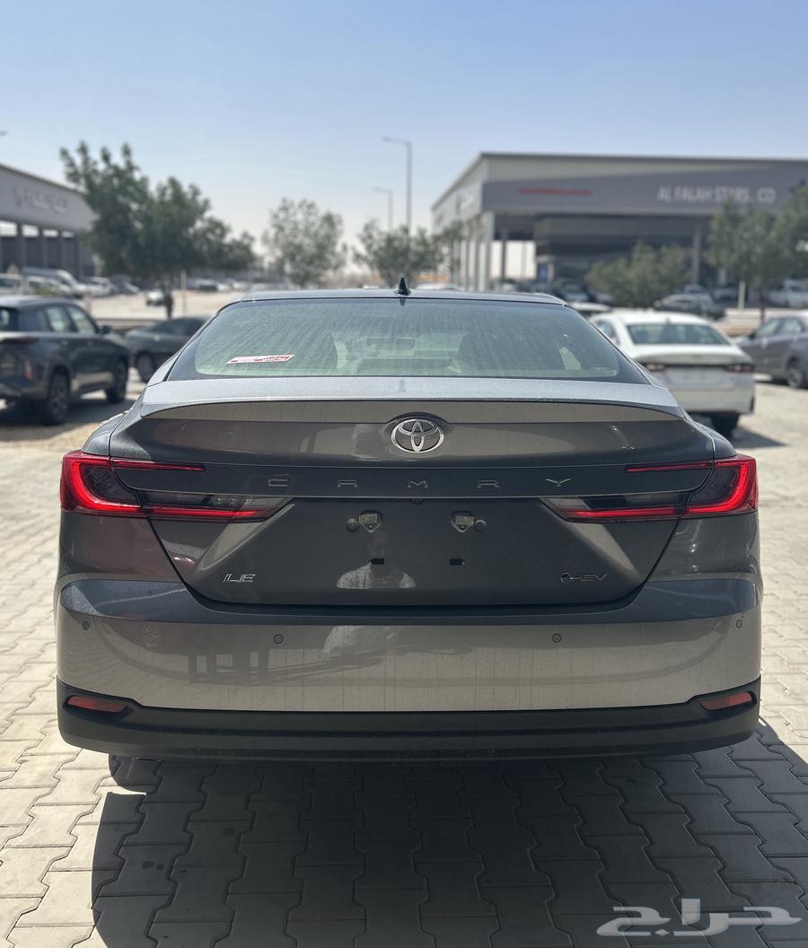 تويوتا   كامري LE هايبرد رمادي 125000 شامل الضريبة64541622748675113