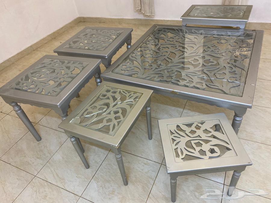 Table with 5 service tables64393679718147110