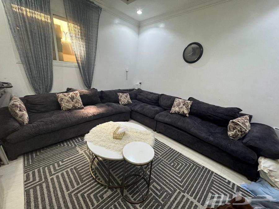 Complete sofa set with center table64395671630337111