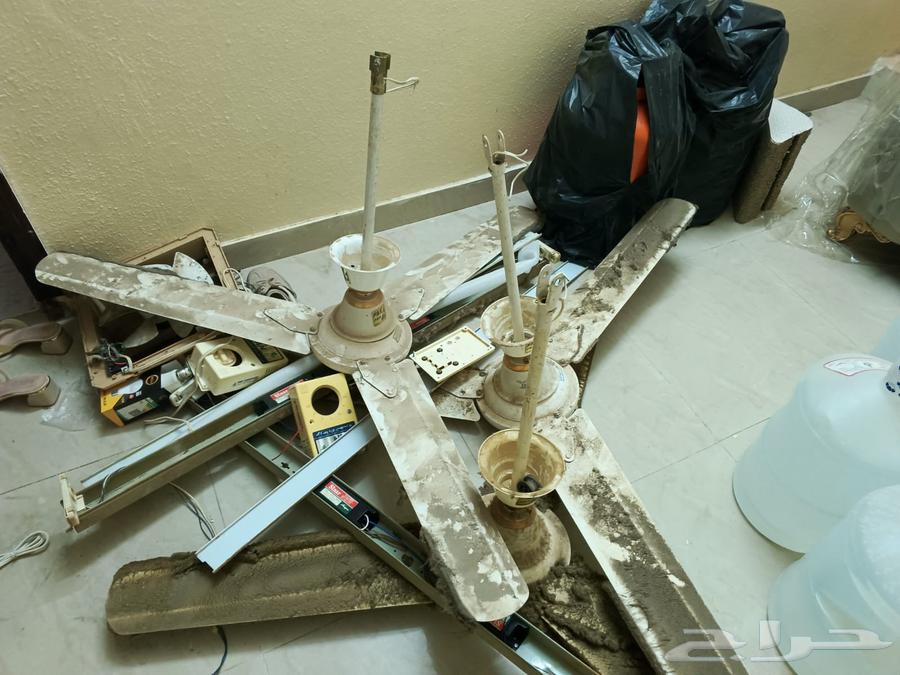 مراوح وغسالة وشفاطات وطاولة تلفزيون كبيرة مستخدمه للبيع64397130849027110