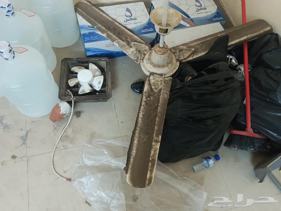 مراوح وغسالة وشفاطات وطاولة تلفزيون كبيرة مستخدمه للبيع64397130849027111