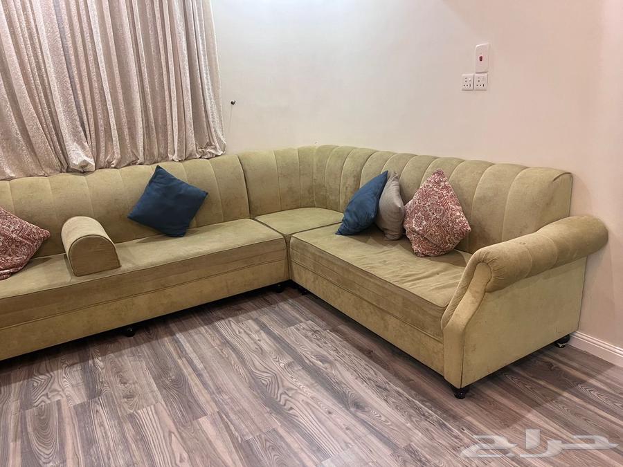 A complete set for 400 riyals, and I communicate privately64397963377026114