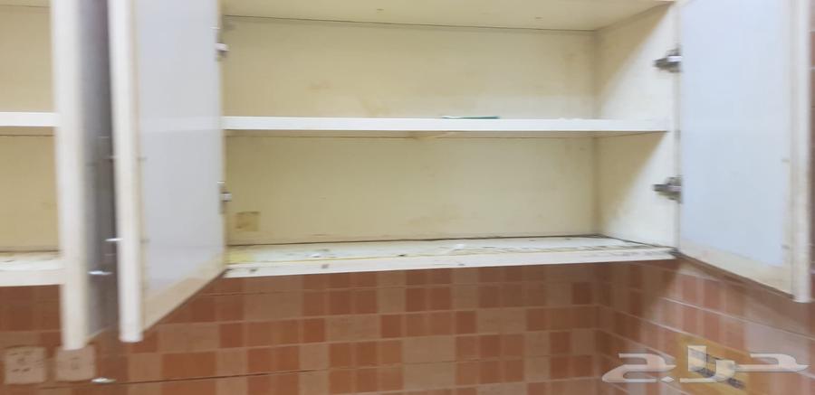 يوجد عدد من مكيفات شباك ومطابخ64400106854915112