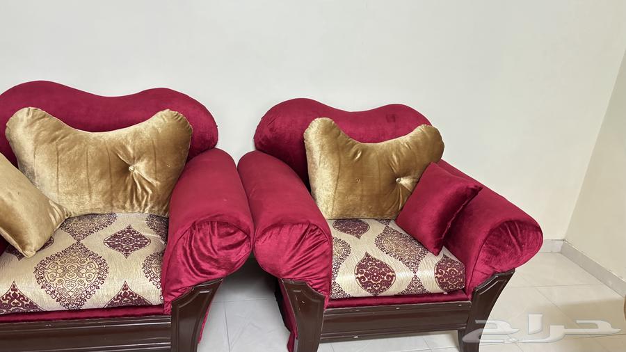 Clean 11-person sofa for sale in Al Ranouna64392456552834114