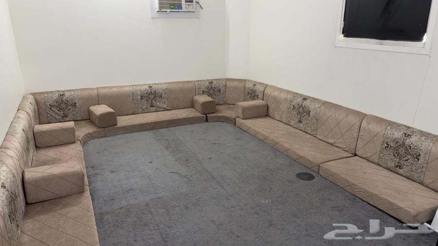 كنب مجلس نظيف للبيع 7 قطع مع 6 مراكي قابل للتفاوض64395102461443111