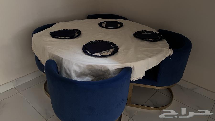 Dining table64399563819907110