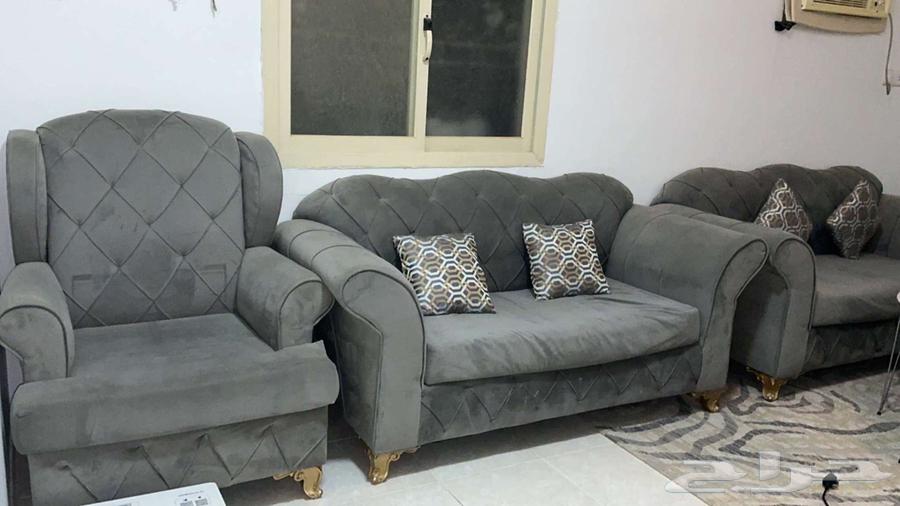 كنب مكون من خمس قطع   وطاوله دائري  وطاوله مربع مع 4 خدمه64392690088450110