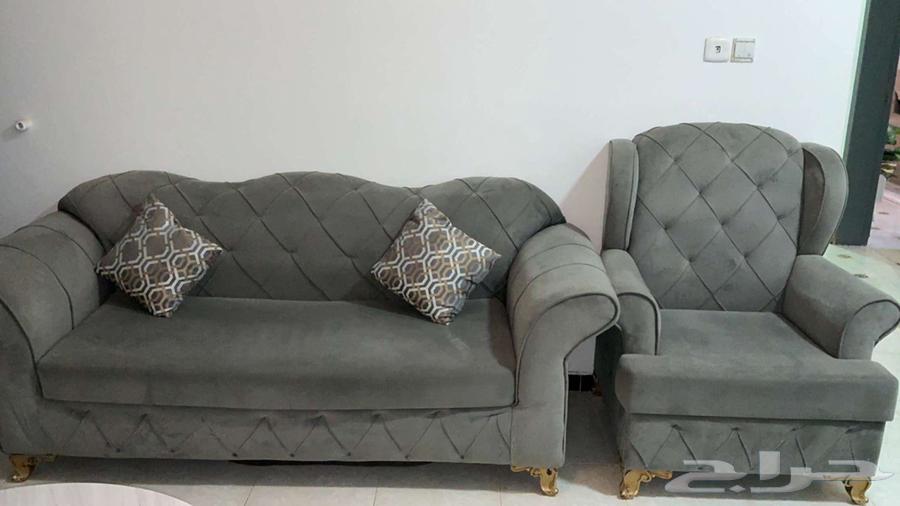 كنب مكون من خمس قطع   وطاوله دائري  وطاوله مربع مع 4 خدمه64392690088450111