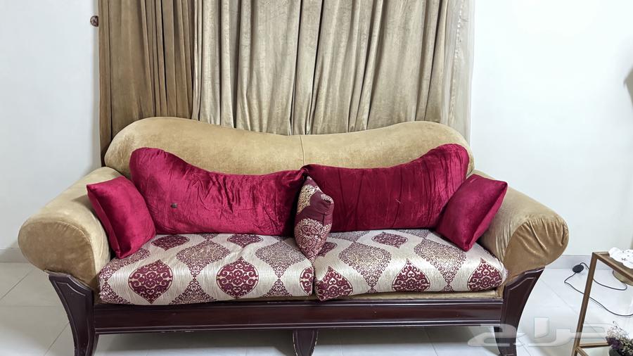 Clean 11-person sofa for sale in Al Ranouna64392456552834113