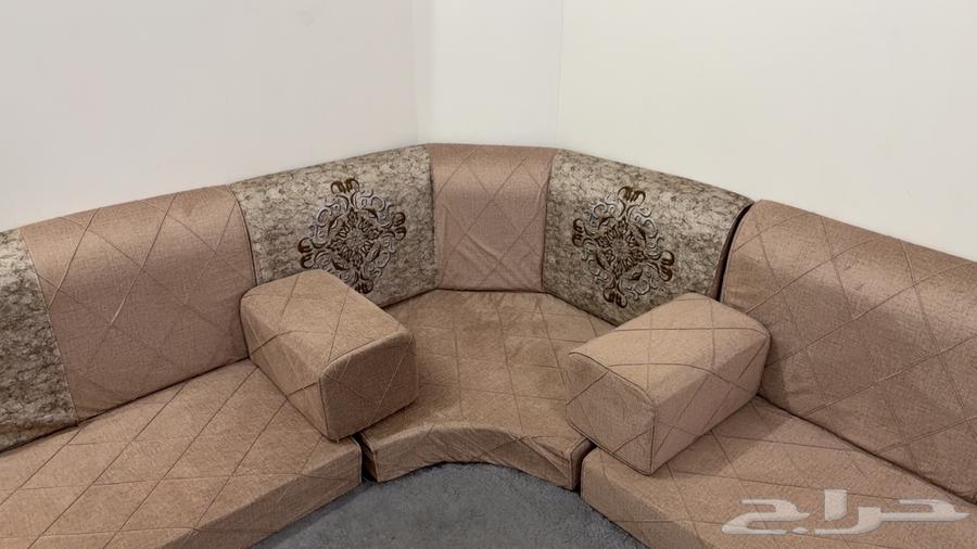 كنب مجلس نظيف للبيع 7 قطع مع 6 مراكي قابل للتفاوض64395102461443114