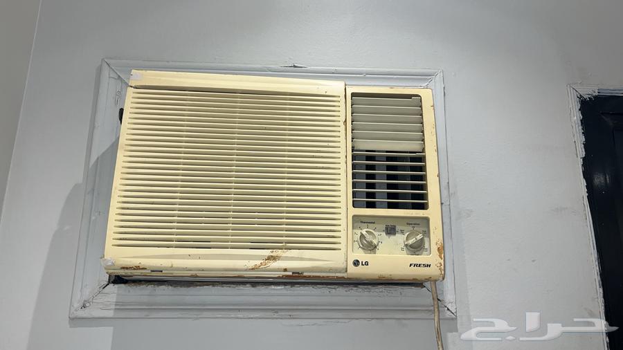 LG window air conditioner used64395951209345110