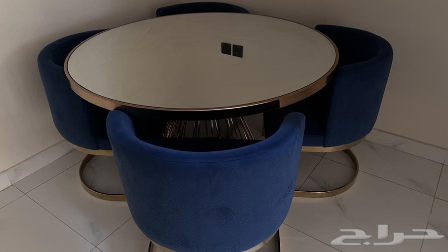 Dining table64399563819907112