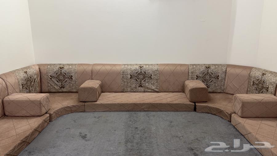 كنب مجلس نظيف للبيع 7 قطع مع 6 مراكي قابل للتفاوض64395102461443110