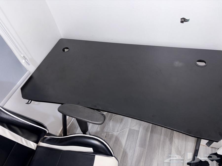 طاوله وكرسي قيمنق64392977727106110