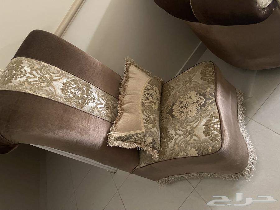 كنب شبه جديد استعمال خفيف ثمانية قطع مع سجاد دون الطاولات64394066920833113