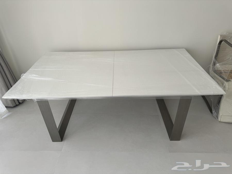 طاولة طعام وكراسي و بوفيه جانبي64397255906049110