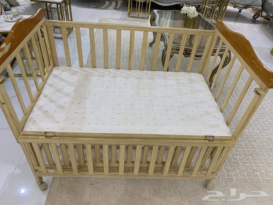 سرير أطفال للبيع بحالة ممتازة 200 ريال التواصل وتساب64398700982787113