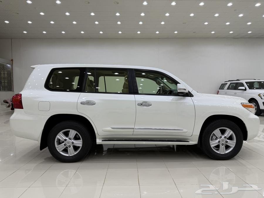 لاندكروزر 2014 GXR فل كامل 8 سلندر ( مالك اول ) سعودي64545374579842113