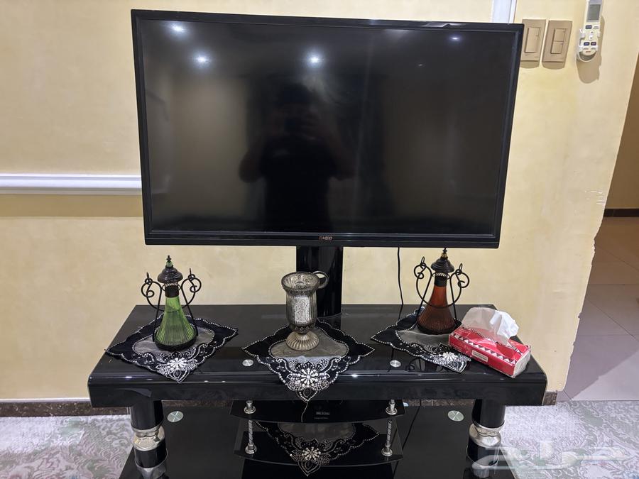 Table and screen64400827643523110