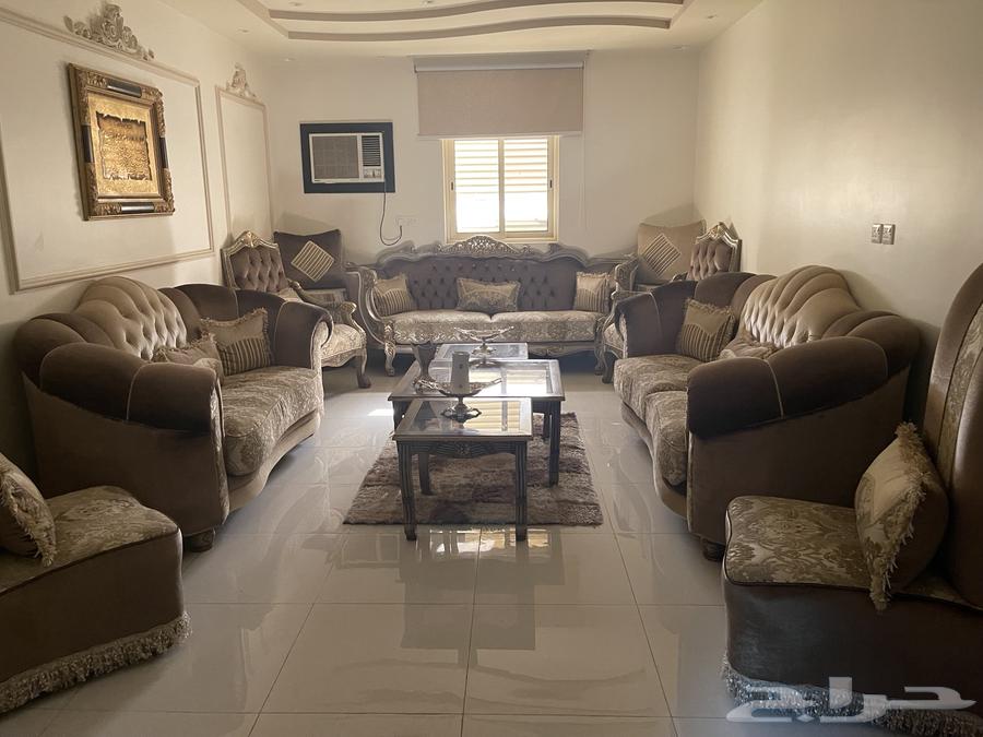 كنب شبه جديد استعمال خفيف ثمانية قطع مع سجاد دون الطاولات64394066920833110