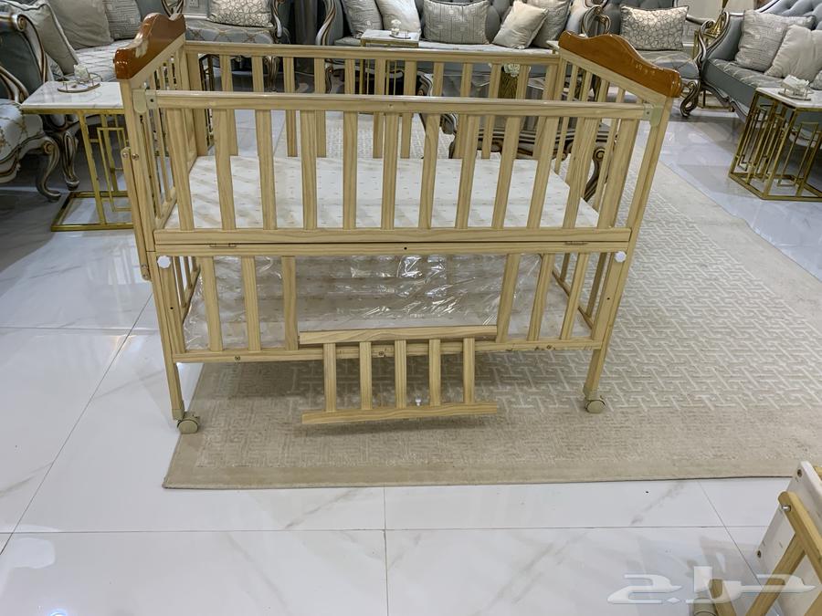 سرير أطفال للبيع بحالة ممتازة 200 ريال التواصل وتساب64398700982787111