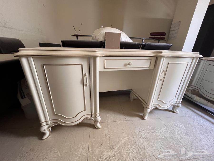 غرفة نومه ب اغراضها كامله من القفاري64400966745345111