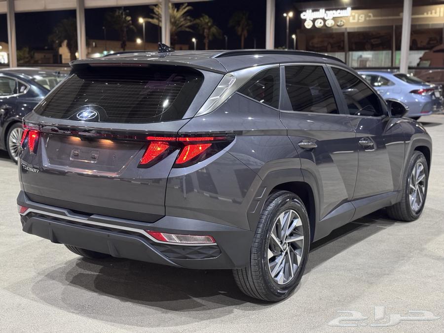 توسان بنزين 2021 فل كامل 1600 cc بدي وكاله ب 68 الف مسجل .64538105931266114