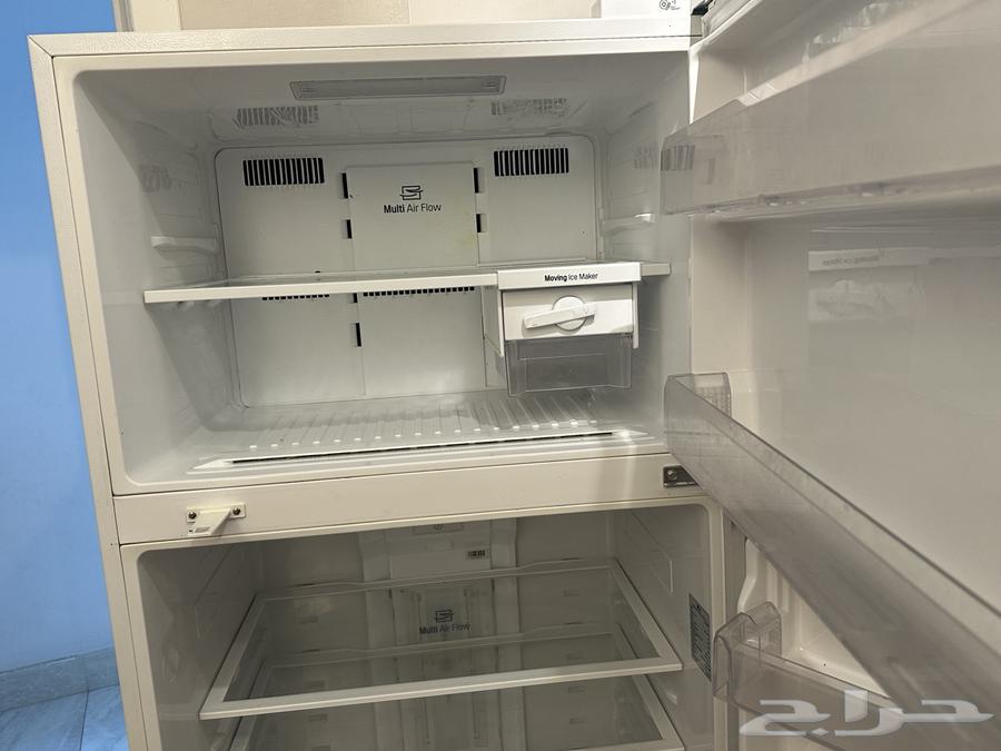 ثلاجة LG كبيرة بحالة جيد64394841420930114