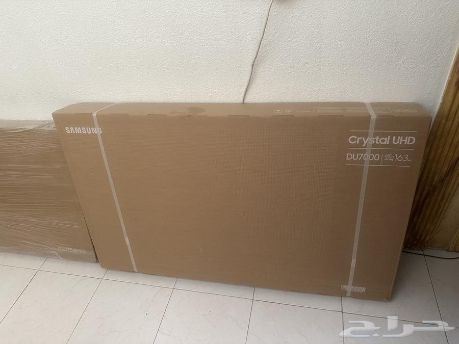 Two new smart Samsung screens with their boxes, 65 and 55 inch for someone with vision needs64395476239619110