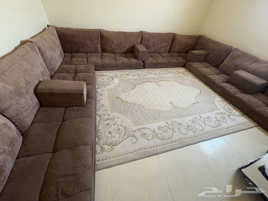 Used floor seating with carpet64399286109569110