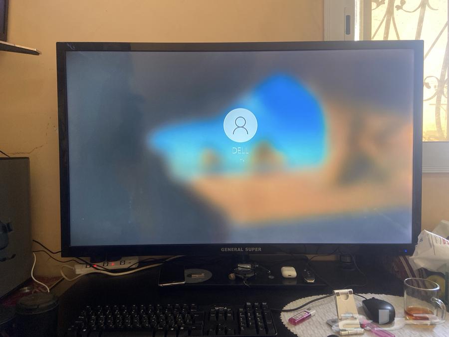 كمبيوتر مكتبي مع مكتب وشاشه 55 بوصه للبيع64398575890433111