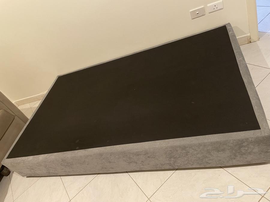 قاعدة سرير نفر ونص جدا نظيفه تعتبر جديده64400217577601111