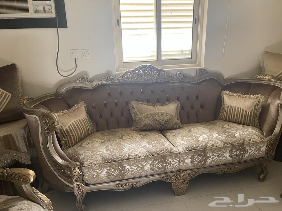 كنب شبه جديد استعمال خفيف ثمانية قطع مع سجاد دون الطاولات64394066920833112