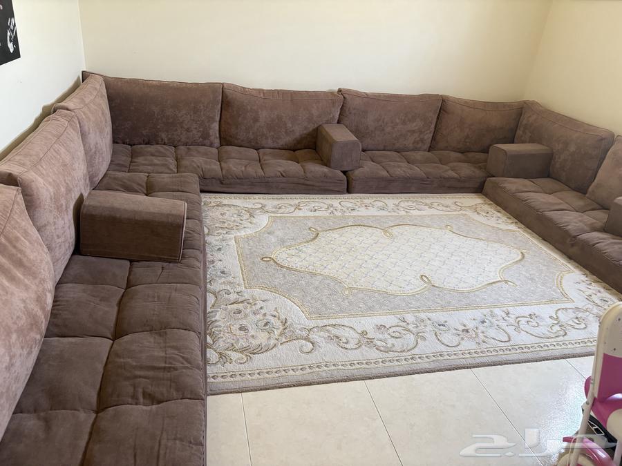 Used floor seating with carpet64399286109569111