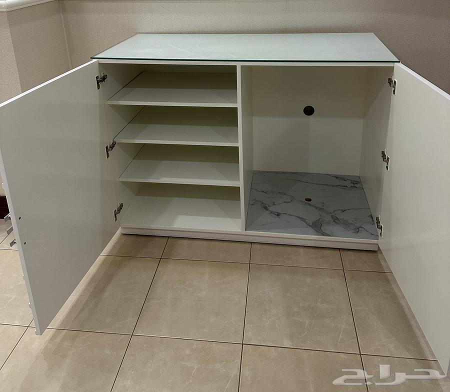 طاولة خشبية64397603449986111